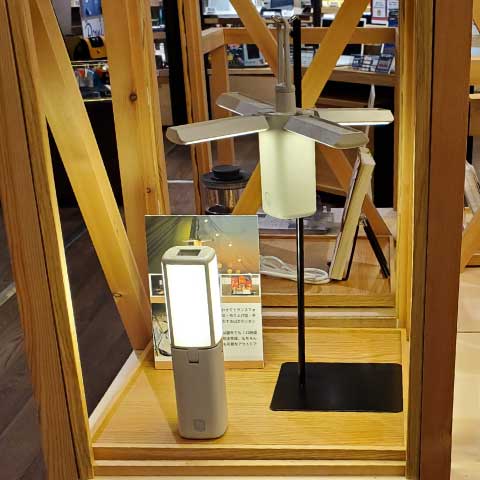 アウトドアにも、寝室にも、車内にも!一児の母が提案する日常使いの防災ランタン