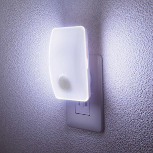 エルパ LED ナイトライト コンセント式 明暗&人感センサー PML230W-イメージ1